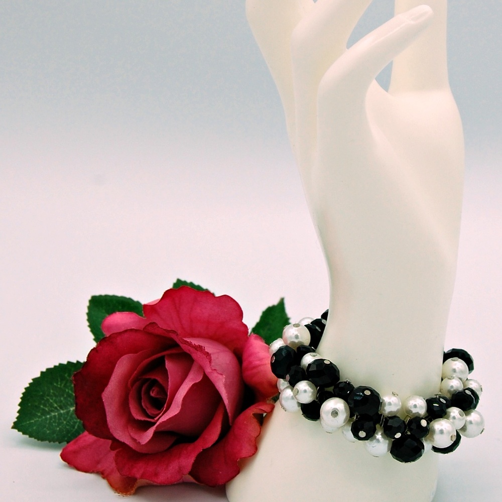 White House Black Market Stretch Bead Bracelet NWT - Picture 4 of 5